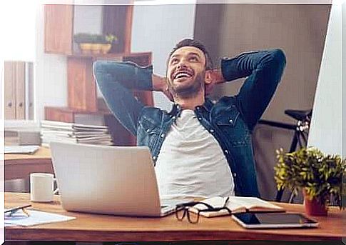 Training your focus: A guy who loves his desk.