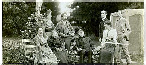 Giuseppe Verdi poses with the family.